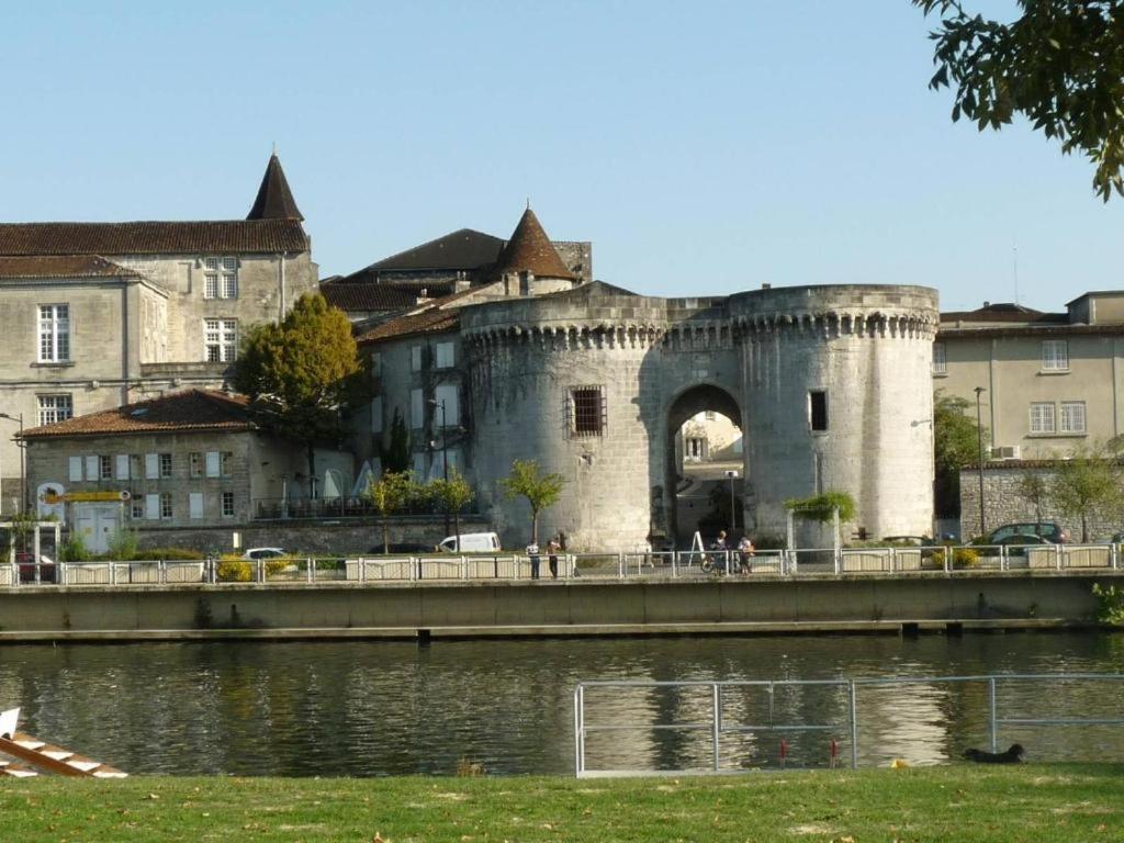 Tour Du Palais #Terrasse #Vue Appartement Cognac Buitenkant foto